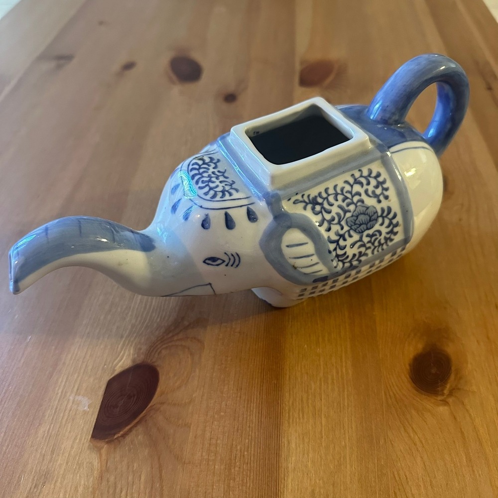 Pier‎ 1 Imports Blue and White Ceramic Elephant Tea Pot Creamer Chinoiserie